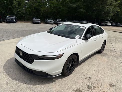 Used 2025 Honda Accord SE image 3