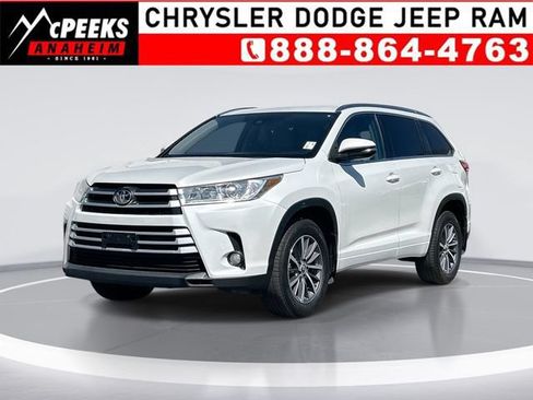 Used 2017 Toyota Highlander XLE AWD/4WD image 1