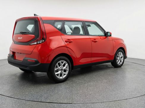 Used 2025 Kia Soul LX w/ LX Technology Package image 9