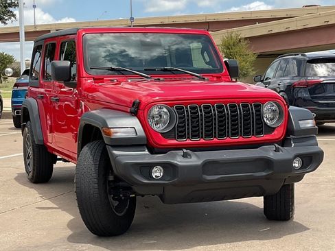 Used 2025 Jeep Wrangler Unlimited Sport AWD/4WD image 3