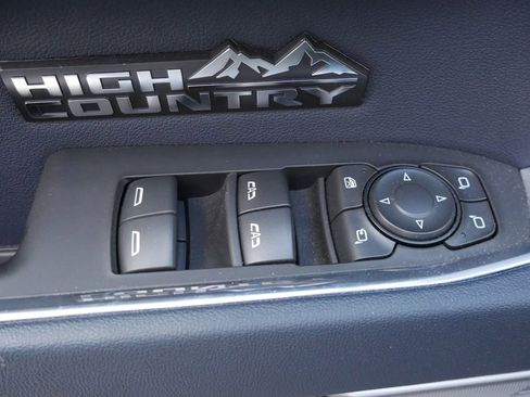 Used 2024 Chevrolet Silverado 1500 High Country w/ Technology Package AWD/4WD image 32
