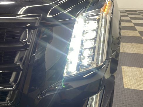 Used 2020 Cadillac Escalade Luxury w/ Escalade Sport Edition AWD/4WD image 27