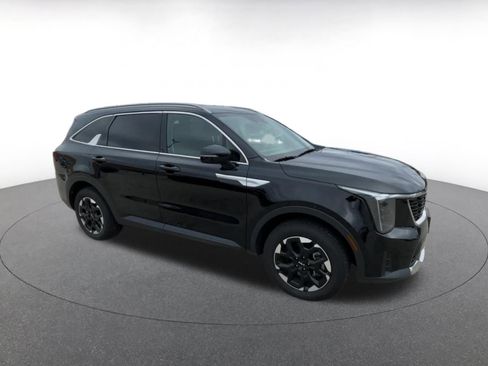 Used 2024 Kia Sorento S image 2