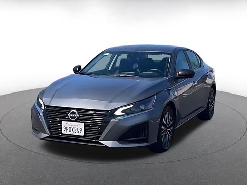 Used 2025 Nissan Altima 2.5 SV image 7