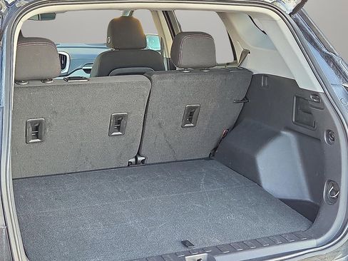 Used 2024 GMC Terrain SLE image 8