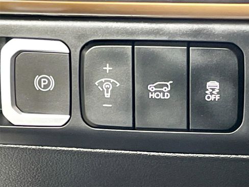 Used 2025 Hyundai Santa Fe Limited image 10