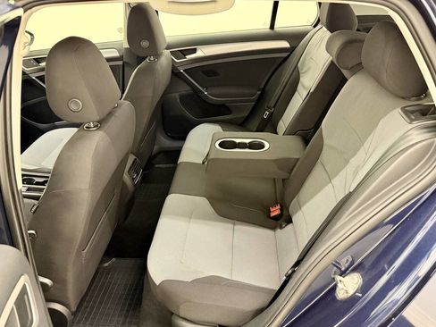 Used 2016 Volkswagen e-Golf SE w/ DC Fast Charging Package image 25