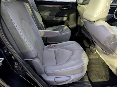 Used 2023 Toyota Highlander Platinum image 20