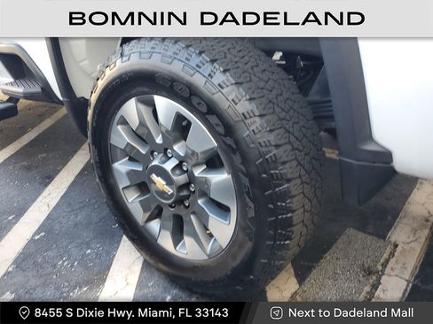 Used 2025 Chevrolet Silverado 2500 Custom w/ Custom Value Package image 5