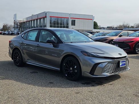 New 2026 Toyota Camry Hybrid image 3