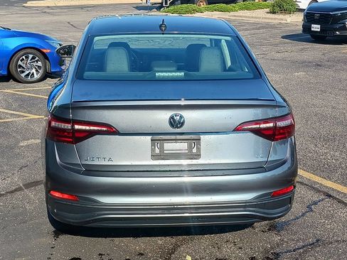 Used 2023 Volkswagen Jetta SE FWD image 4