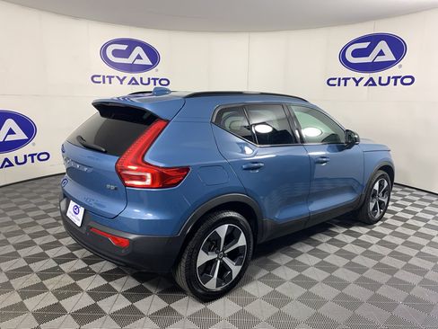 Used 2024 Volvo XC40 B5 Plus AWD/4WD image 3
