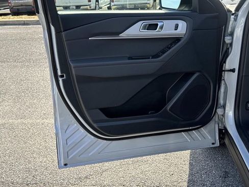 Used 2025 Ford Explorer Active image 14