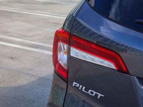 Used 2021 Honda Pilot EX image 8