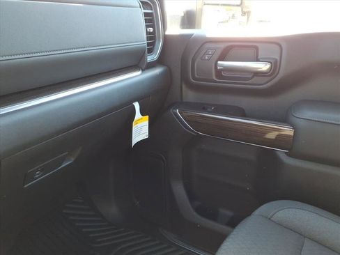 Used 2025 Chevrolet Silverado 2500 LT w/ Convenience Package image 17