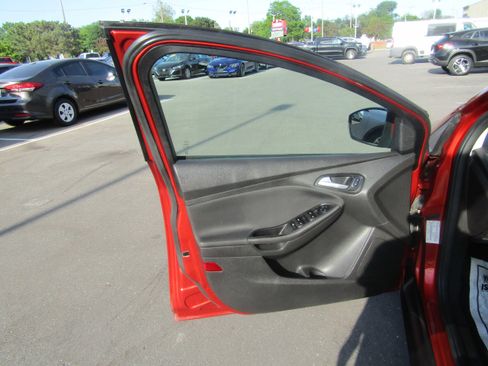 Used 2018 Ford Focus SEL FWD image 8