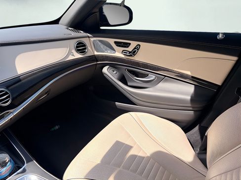 Used 2019 Mercedes-Benz S 560 Sedan image 24