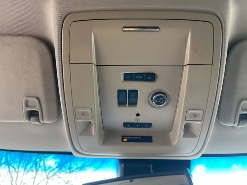 Used 2015 Chevrolet Tahoe LTZ AWD/4WD image 23