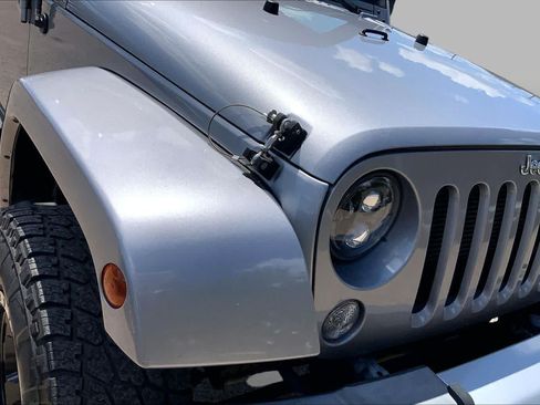 Used 2015 Jeep Wrangler Unlimited Sahara w/ Dual Top Group AWD/4WD image 27