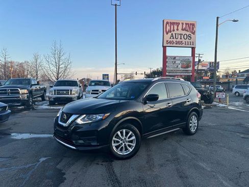 Used 2020 Nissan Rogue SV image 1