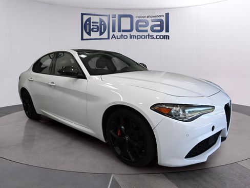 Used 2020 Alfa Romeo Giulia AWD w/ Quick Order Package 22J Sport image 7