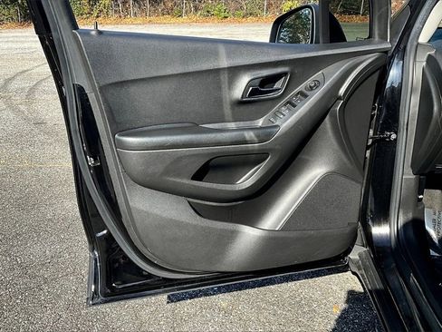 Certified 2021 Chevrolet Trax LT image 18