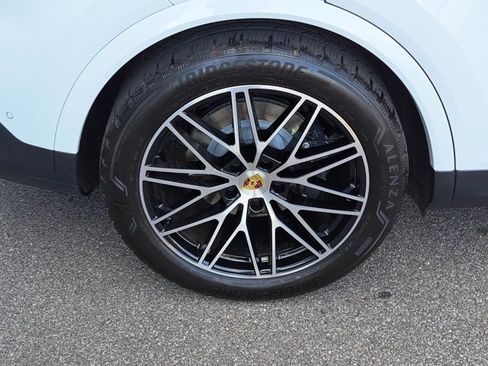 Certified 2024 Porsche Cayenne image 13