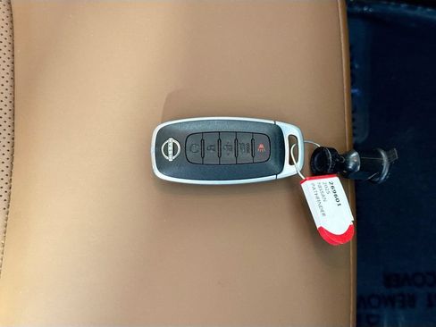 Used 2025 Nissan Pathfinder Platinum AWD/4WD image 43