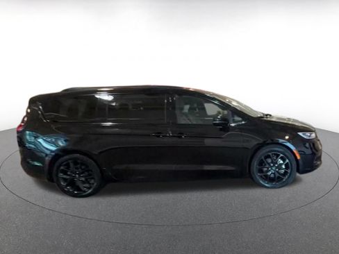 Used 2025 Chrysler Pacifica Limited FWD image 13
