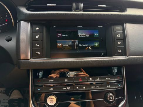 Used 2017 Jaguar XF R-Sport image 28