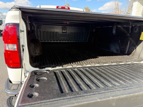 Used 2017 GMC Sierra 1500 SLE w/ SLE Value Package AWD/4WD image 40