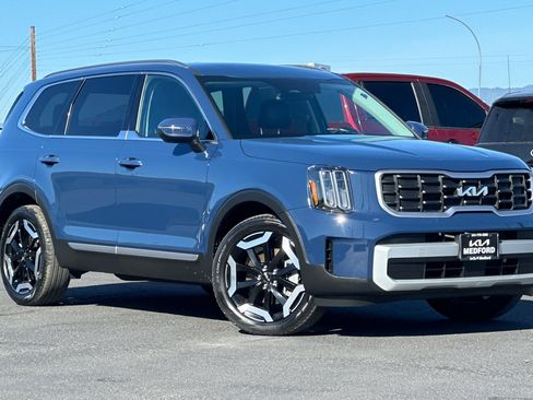 Used 2025 Kia Telluride S AWD/4WD image 2