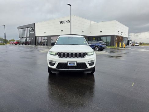 Used 2024 Jeep Grand Cherokee Limited image 2