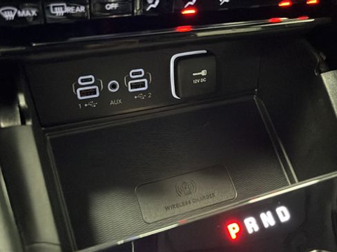 Used 2023 Jeep Grand Cherokee Limited w/ Luxury Tech Group II AWD/4WD image 30