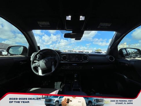 Used 2022 Toyota Tacoma TRD Sport w/ Technology Package image 14
