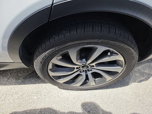 Used 2022 Land Rover Discovery Sport SE AWD/4WD image 12