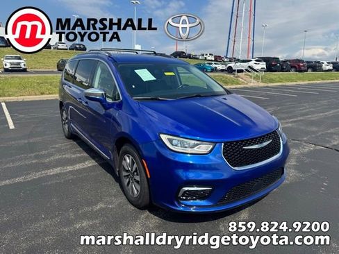 Used 2021 Chrysler Pacifica Limited image 1