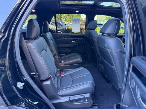 Used 2025 Honda Pilot TrailSport image 19