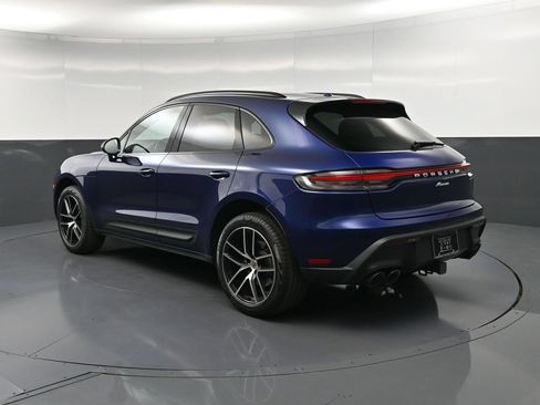 Certified 2022 Porsche Macan AWD/4WD image 3