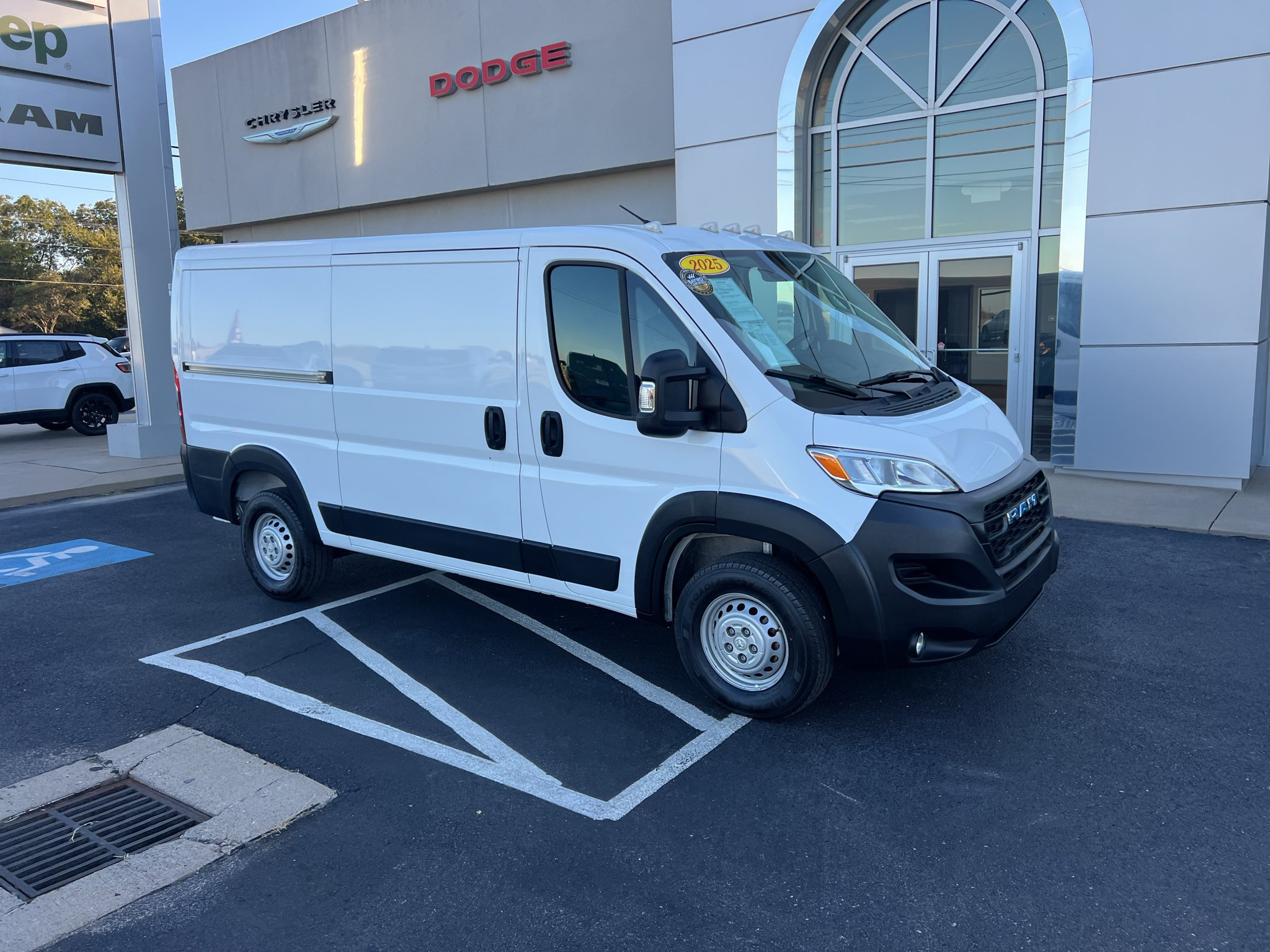 Used 2025 RAM ProMaster 2500 w/ Convenience Group FWD image 6