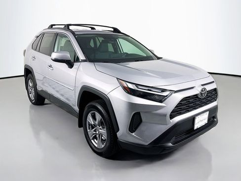 Used 2022 Toyota RAV4 XLE w/ XLE Grade Weather Package AWD/4WD image 7