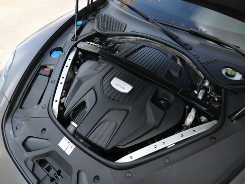 Used 2018 Porsche Panamera 4 image 61