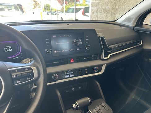 Used 2025 Kia Sportage LX FWD image 17