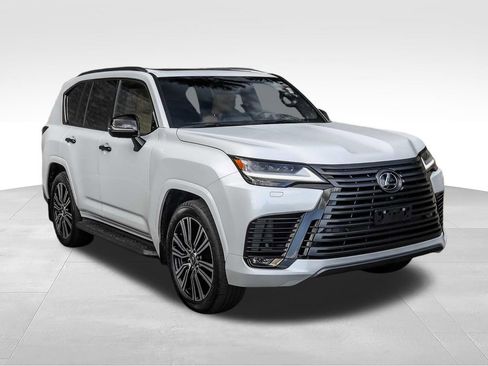 Used 2024 Lexus LX 600 4WD w/ Appearance Package image 2