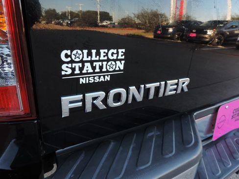 Used 2016 Nissan Frontier SV image 15