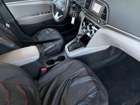 Used 2019 Hyundai Elantra SE FWD image 15