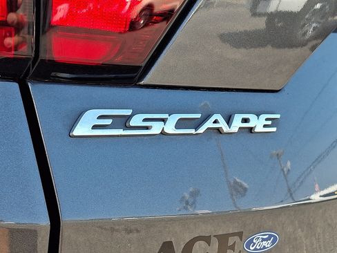Certified 2019 Ford Escape SE FWD image 31