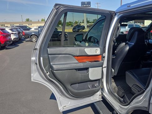 Used 2022 Lincoln Navigator Reserve AWD/4WD image 13