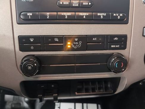 Used 2015 Ford F250 XLT w/ XLT Interior Package image 14