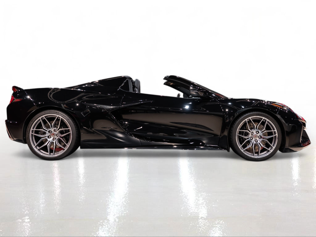 Used 2024 Chevrolet Corvette Z06 w/ Stealth Interior Trim Package RWD image 9